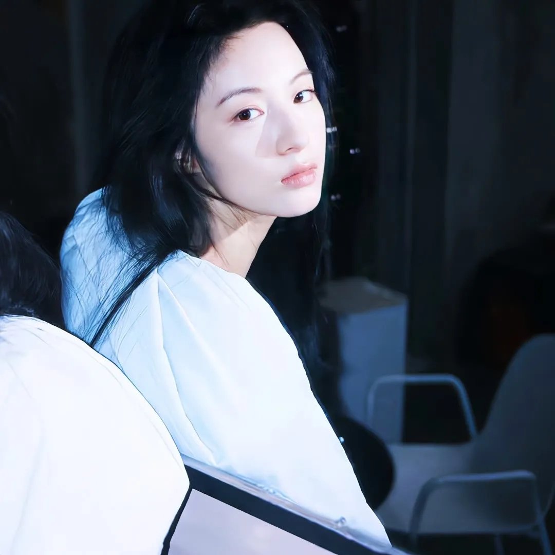 背带短裤丧尸来袭